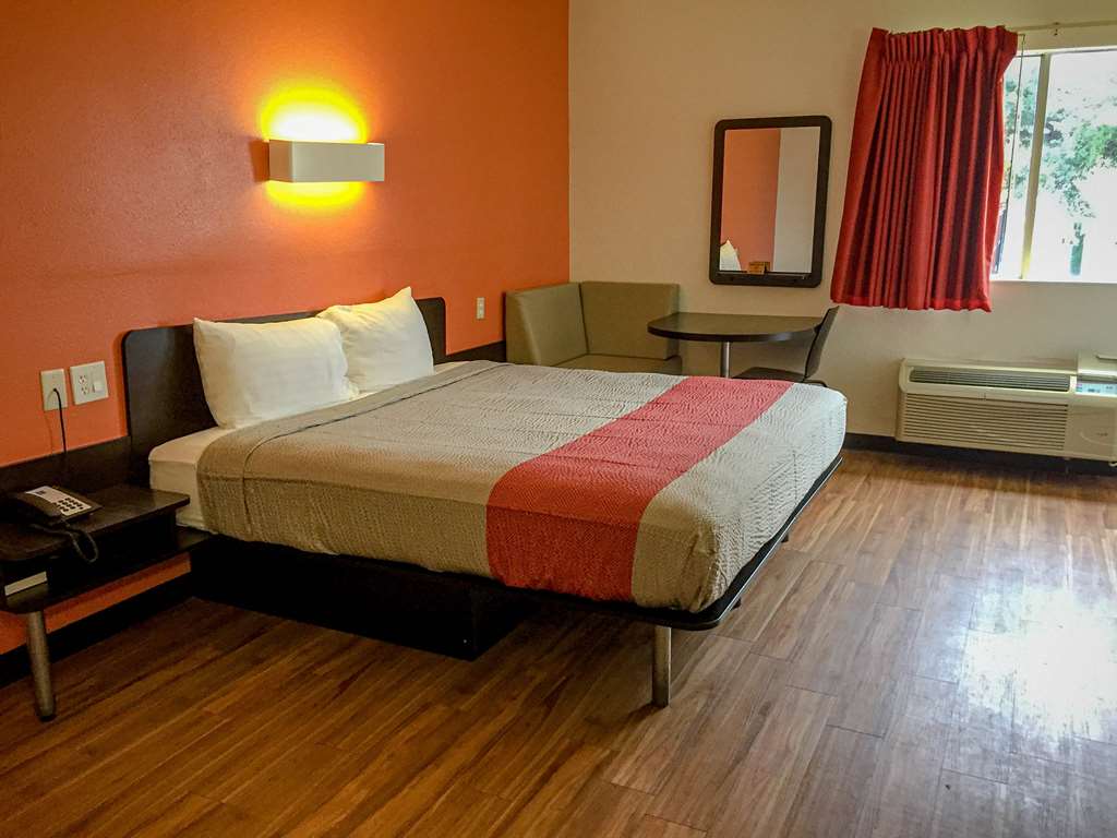 Motel 6 Woodway TX - photo 6