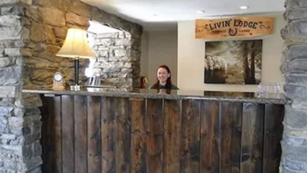 Oakhurst Lodge - photo 3