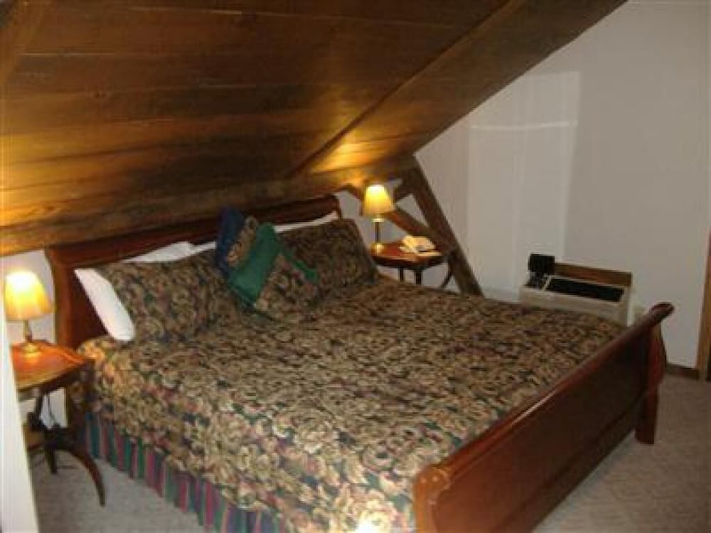 Sturbridge Country Inn - photo 14