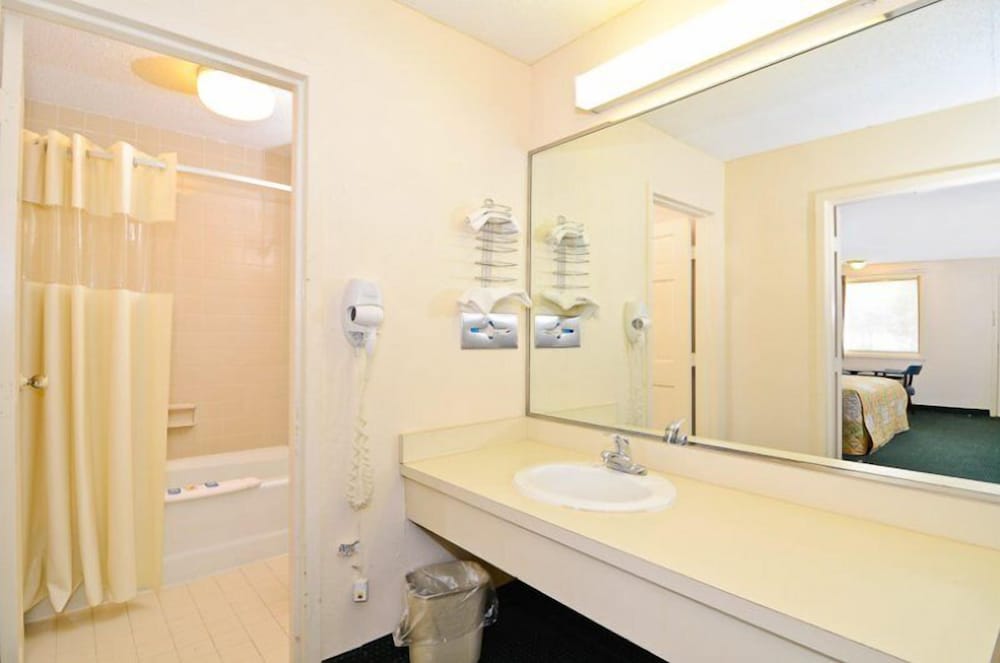 Motel 6 Sandersville GA - photo 31
