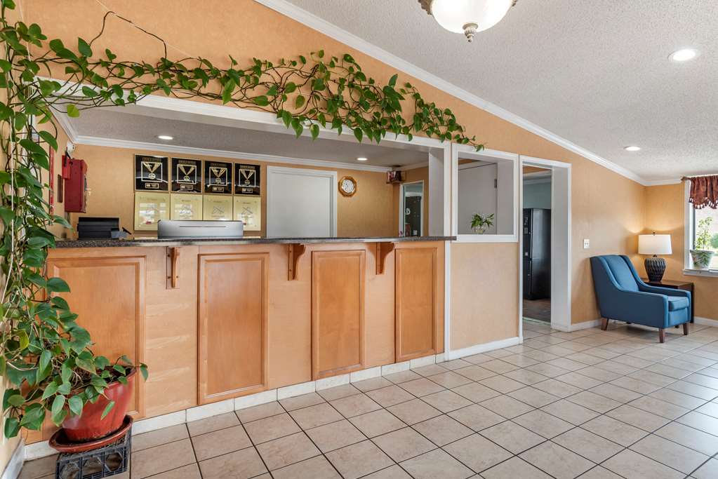 Econo Lodge Oxford near Choccolocco Park - photo 11