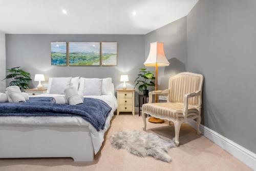 Stylish Apartment Near Norwich Cathedral & Castle — 4-Star Luxury Hotel in Norwich, United Kingdom
