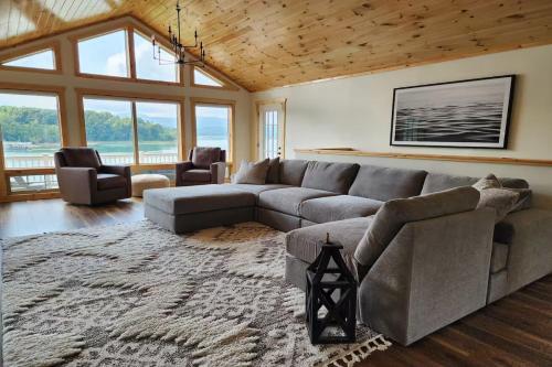 Three Horizons Retreat By Avada Properties in Dandridge, United States