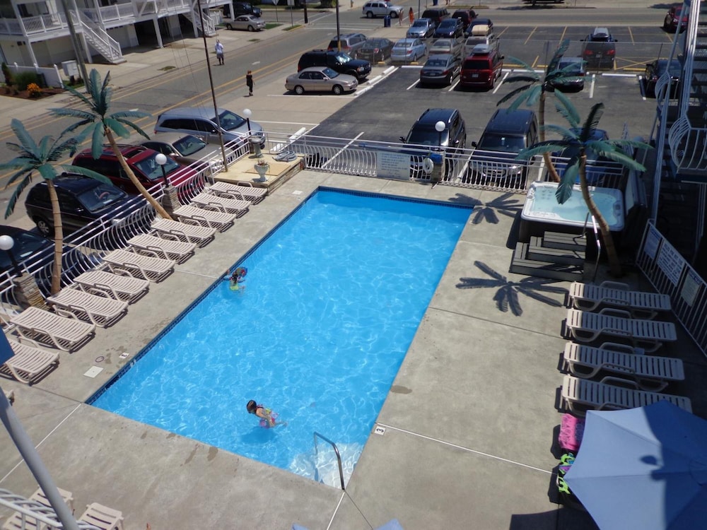Quarterdeck Motel - photo 18