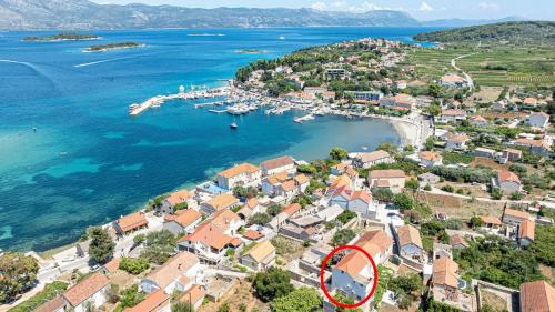 Seaside holiday house Lumbarda Korcula 21301 — 4-Star Luxury Hotel in Lumbarda, Croatia