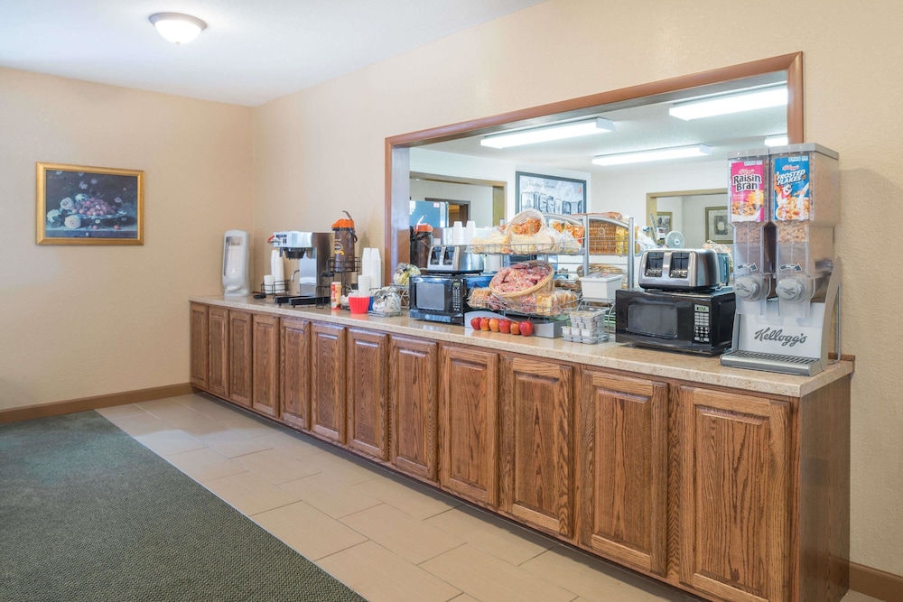 Super 8 by Wyndham Poplar Bluff Missouri - photo 13