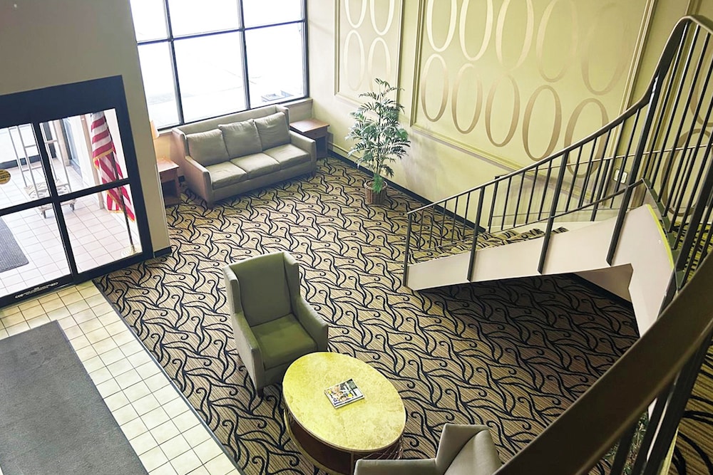 Blue Way Inn & Suites La Crosse - photo 4