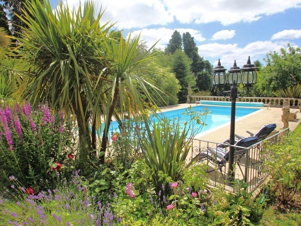 Daisy Lodge — 4-Star Luxury Hotel in Liskeard, United Kingdom