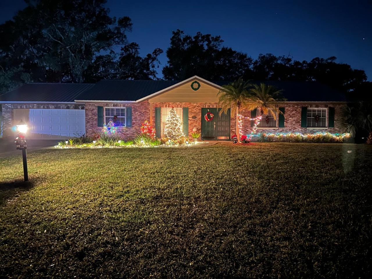 Lake Valrico’s Camelot Court with Heated Pool & Access To Private Lake in Brandon, United States