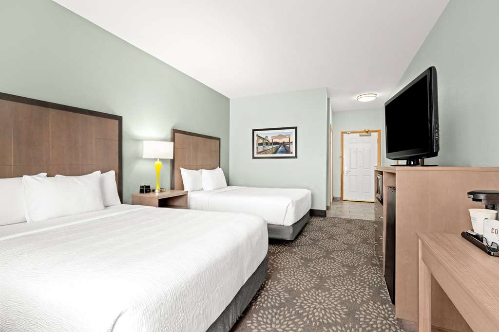 La Quinta Inn & Suites by Wyndham Newport - photo 25