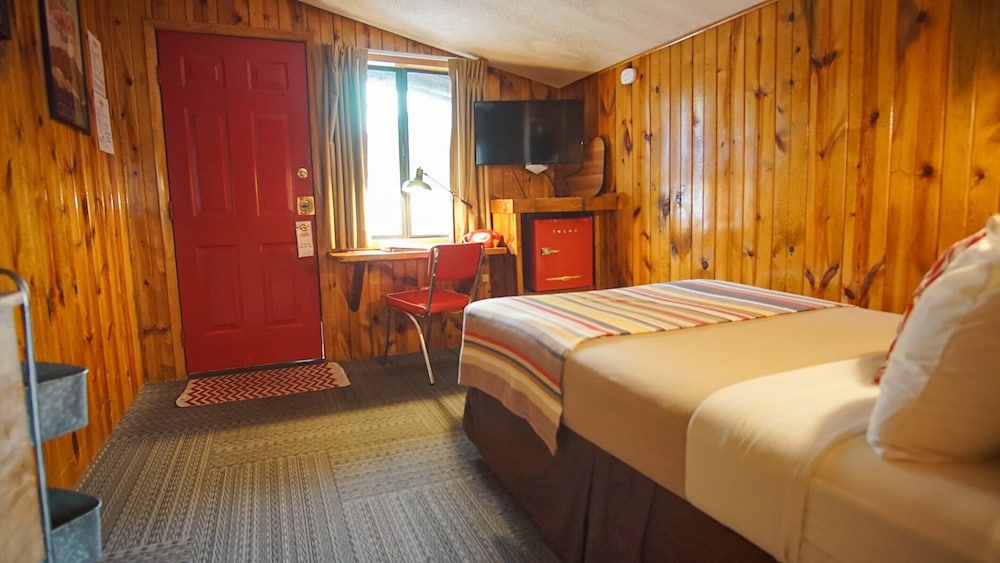 Foot of the Mountain Motel - photo 6