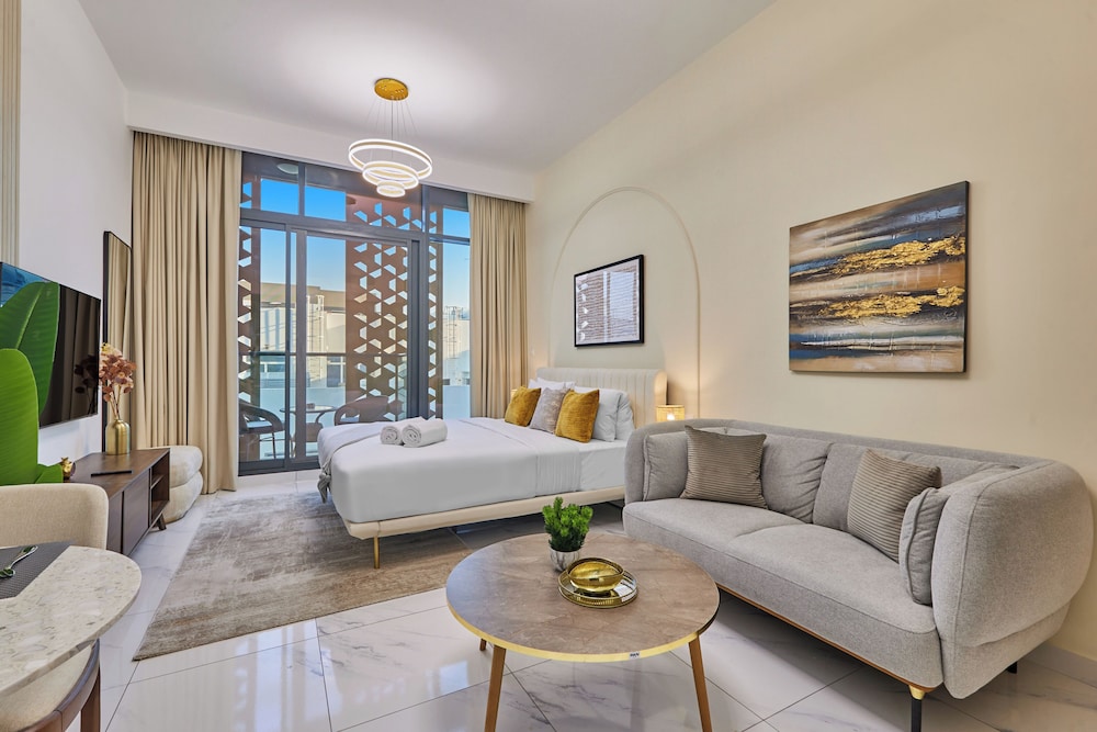bnbmehomes Serenity Lakes 5 — 4-Star Luxury Hotel in Dubai, United Arab Emirates