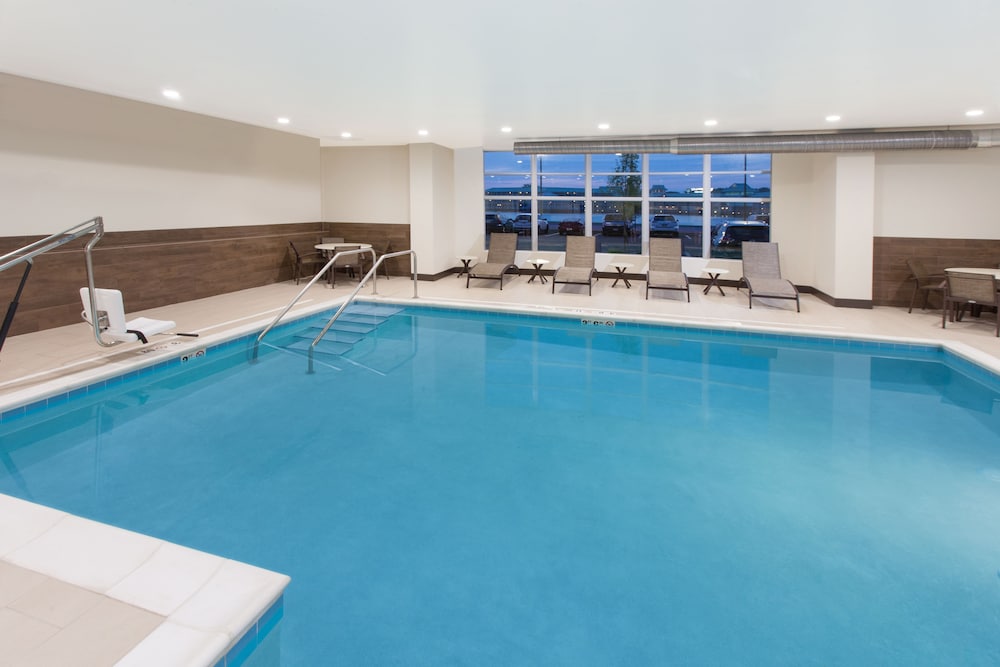 Holiday Inn Express & Suites Sandusky by IHG - photo 21