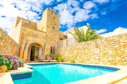 Stunning 3 bedroom Farmhouse with pool — 4-Star Luxury Hotel in Xaghra, Malta