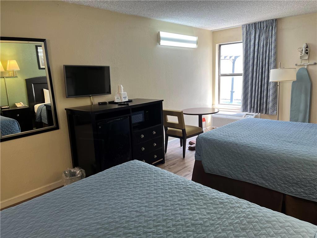 Days Inn by Wyndham Southern Hills ORU - photo 17