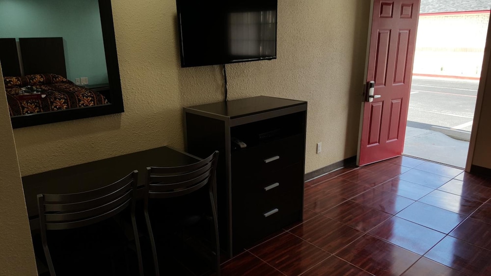 Luxury Inn & RV Park - photo 11