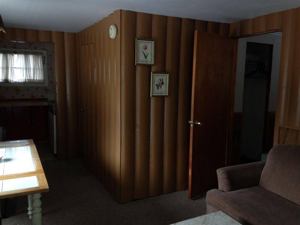 Amber Lantern Motel - photo 5