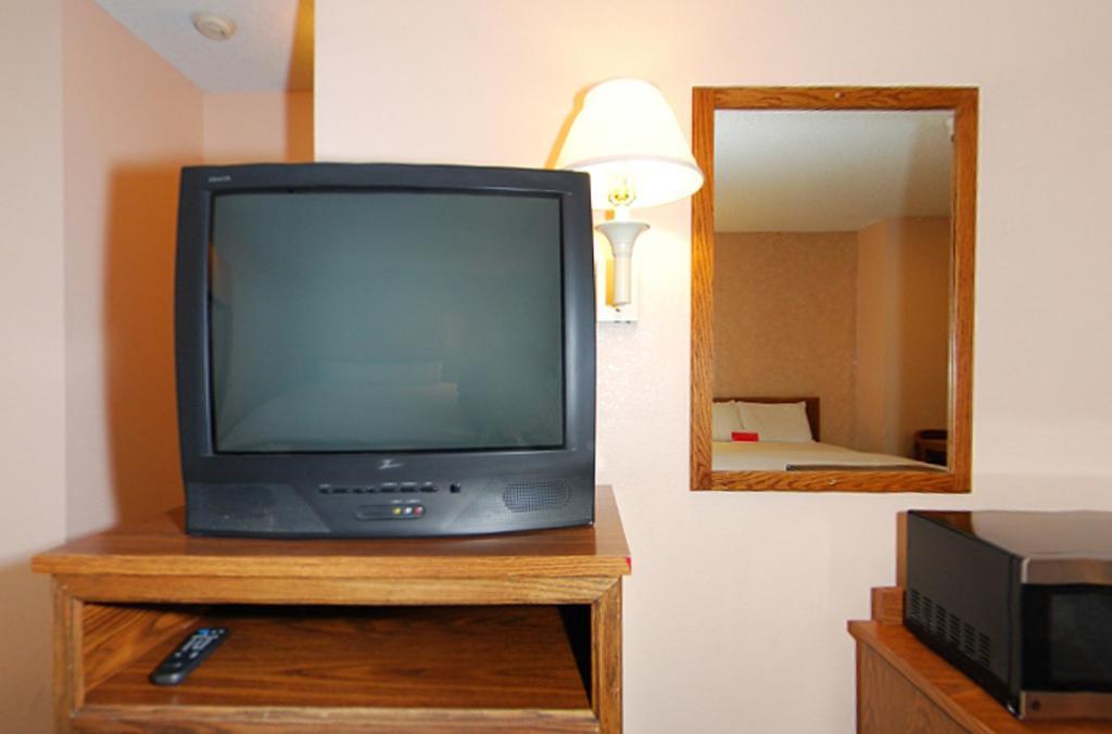 Econo Lodge Gilroy - photo 29