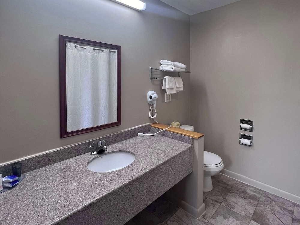 Rodeway Inn & Suites Hershey Chocolate Avenue - photo 35