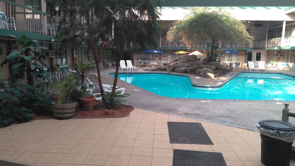 FairBridge Inn & Suites Poconos - photo 18