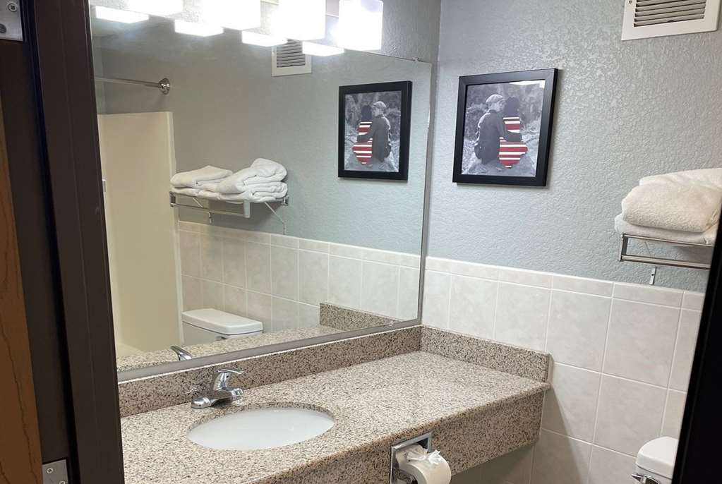 AmericInn by Wyndham Ankeny Des Moines - photo 34