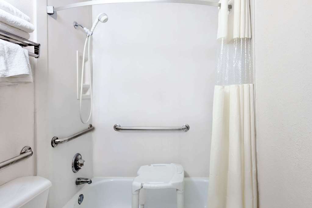 Days Inn by Wyndham Cullman - photo 11