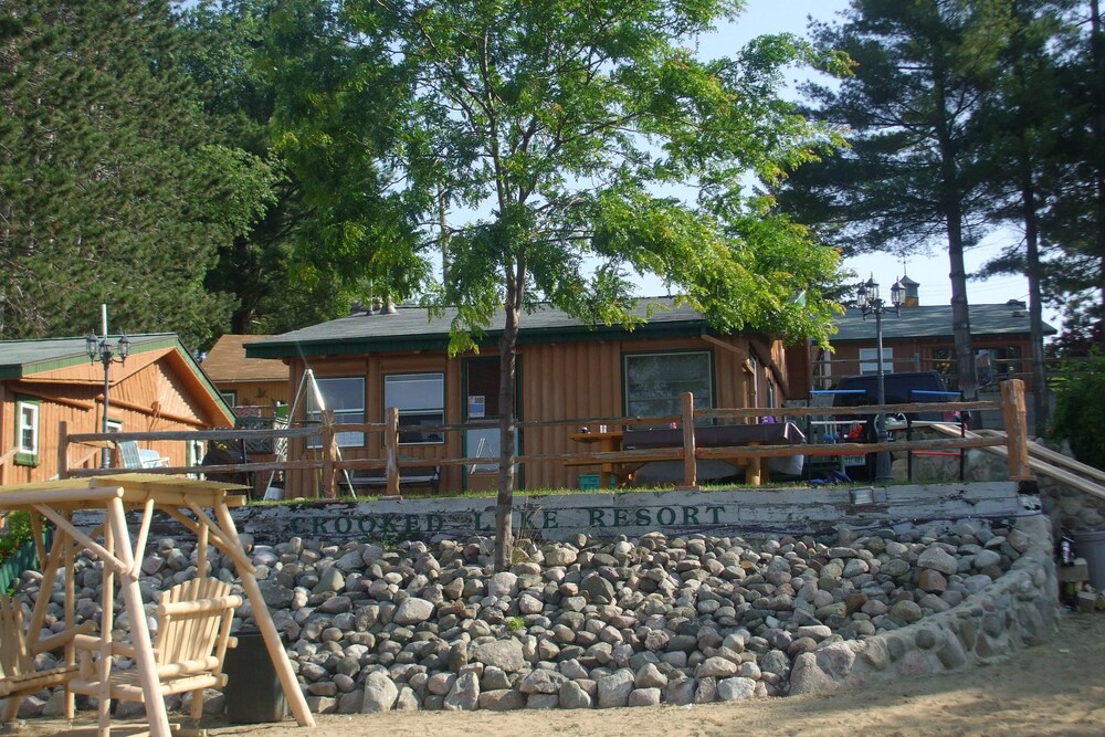 Crooked Lake Resort Cabin 4 - photo 44