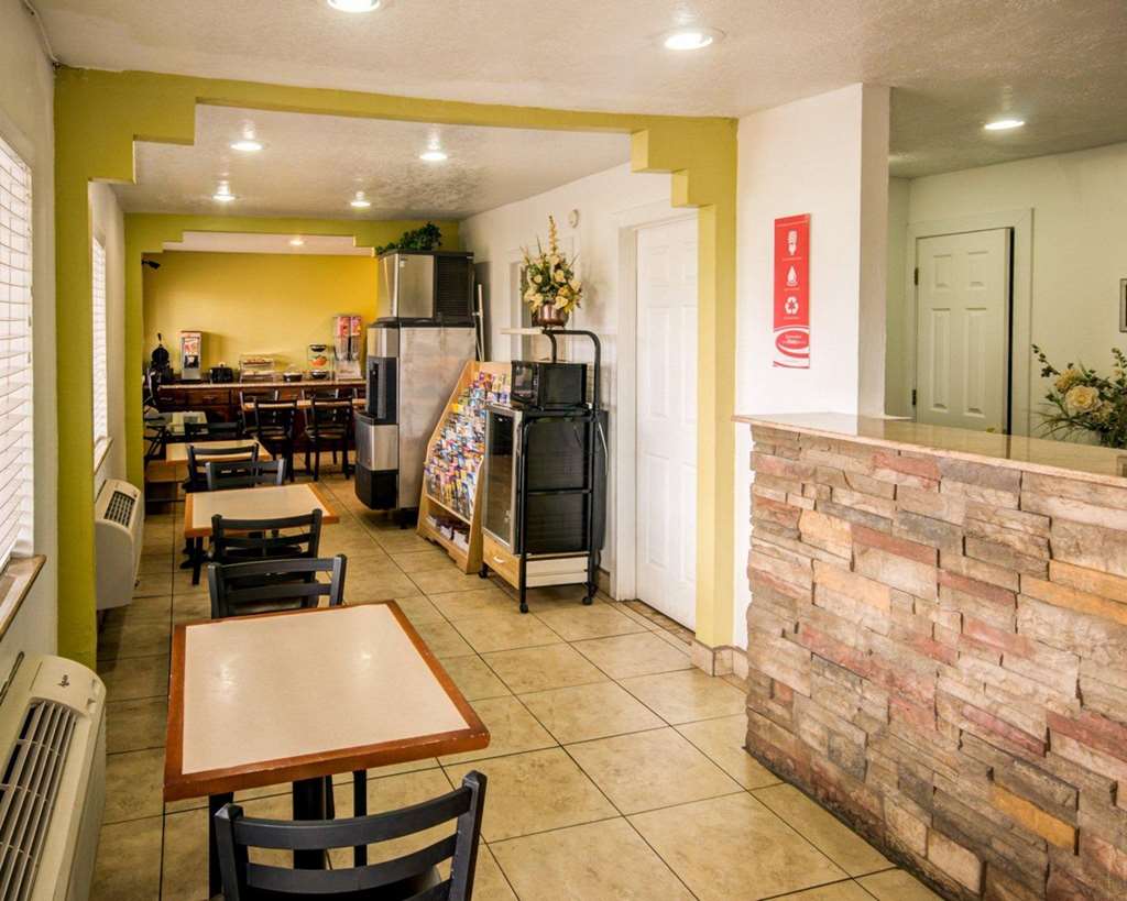 Econo Lodge Albuquerque East - photo 6