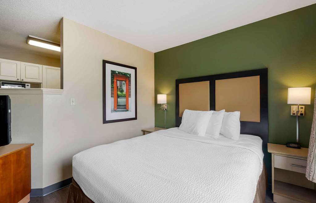 Extended Stay America Select Suites Tampa Airport Memorial - photo 27