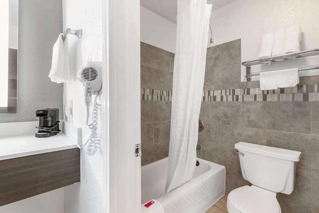 Econo Lodge Inn & Suites Near Lackland AFB - photo 19