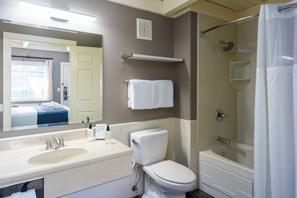 Earthbox Inn & Spa - photo 24