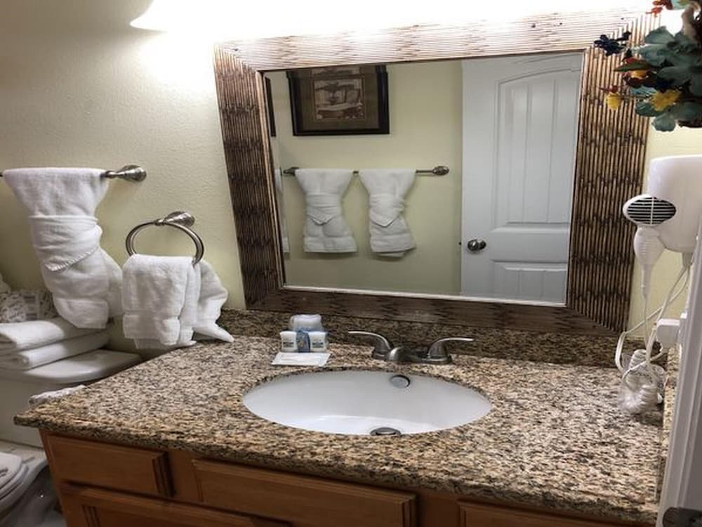 Beachgate CondoSuites & Motel - photo 111