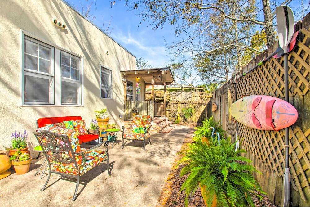 Colorful Pensacola Oasis 1 Block To Bayview Park in Pensacola, United States