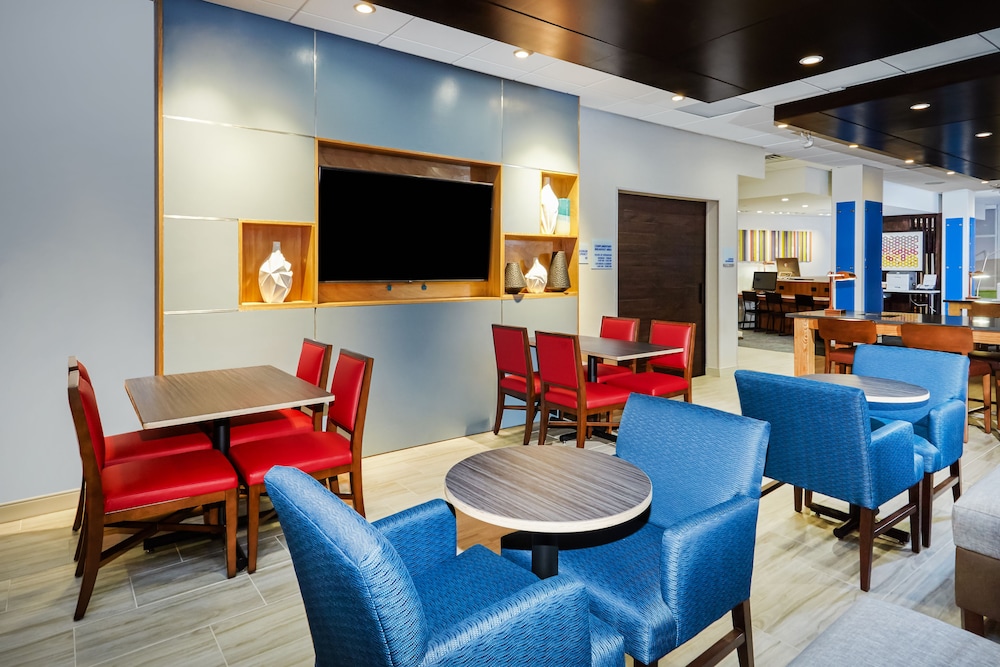 Holiday Inn Express & Suites Chicago North Shore Niles by IHG - photo 27
