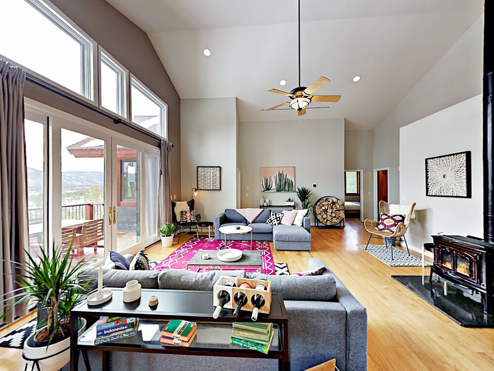 121 Hemlock Trail 5 Br Home — 4-Star Luxury Hotel in Granby, United States