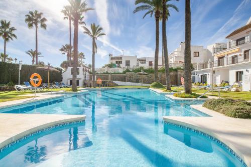 2261 Superb apt on the beach on Duquesa harbour — 4-Star Luxury Hotel in Manilva, Spain
