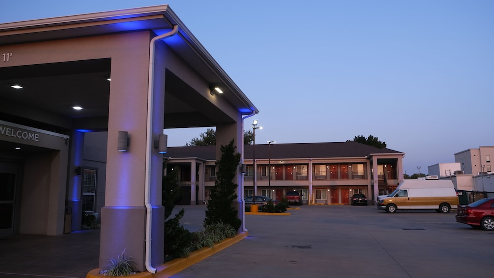 Catoosa Inn & Suites - photo 34