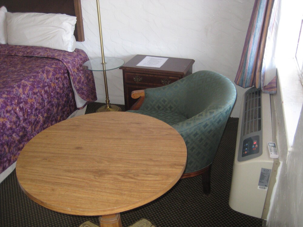 El Capitan Motel - photo 11