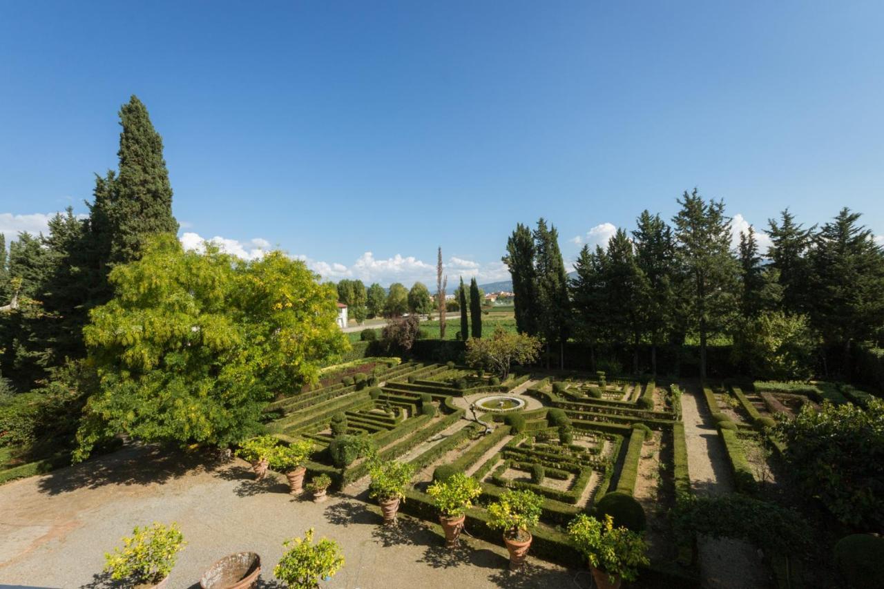 4bdrm Elegant Apartm in Private Estate Shared Swimmingpool Maze Garden — 4-Star Luxury Hotel in Florence, Italy