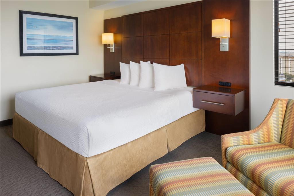 Ramada Plaza Resort & Suites by Wyndham Orlando Intl Drive - photo 42