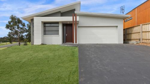Sams House Mordern Metung Escape — 4-Star Luxury Hotel in Metung, Australia
