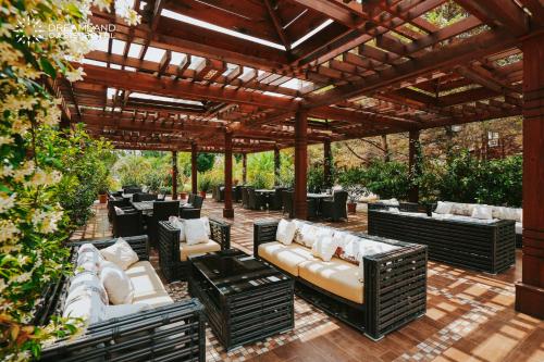 Seaside Apartment with a Private Garden