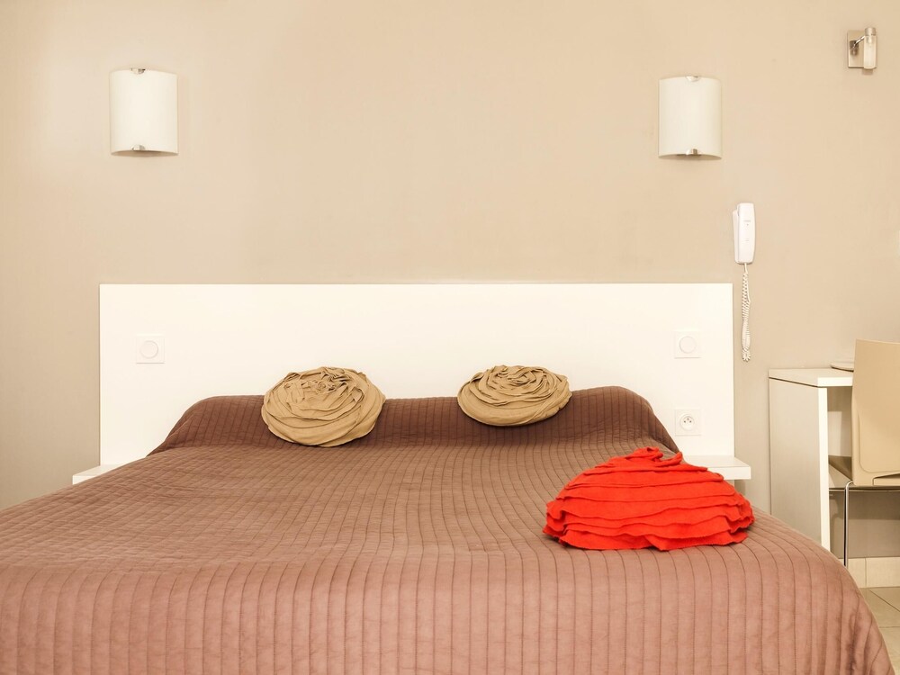 Logis Hôtel Le Flamant Rose in Arles, France