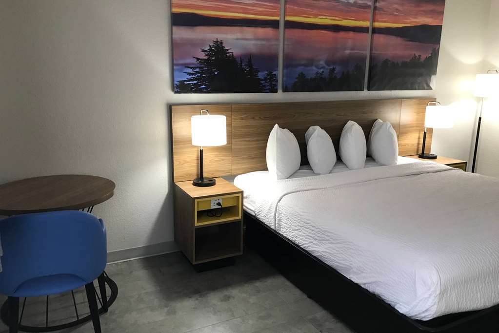 Days Inn by Wyndham Rawlins - photo 4