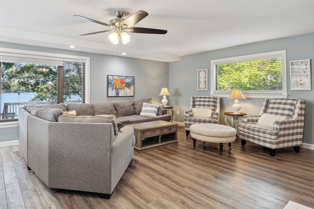 Monticello Vacation Rental with Private Boat Dock — 4-Star Luxury Hotel in Monticello, United States