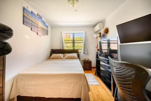 BEST Large Private Room & Private Bathroom LaGuardia Airport 10min — hotel in Queens