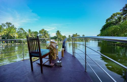 Alice Lake Promise in Alleppey, India