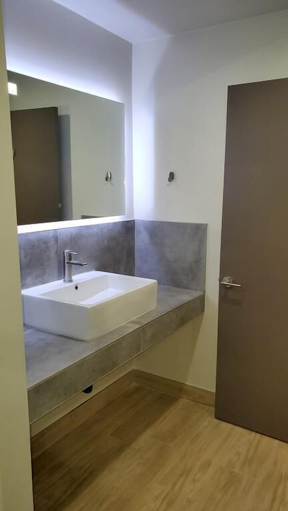 Exclusivo Inn & Suites - photo 17