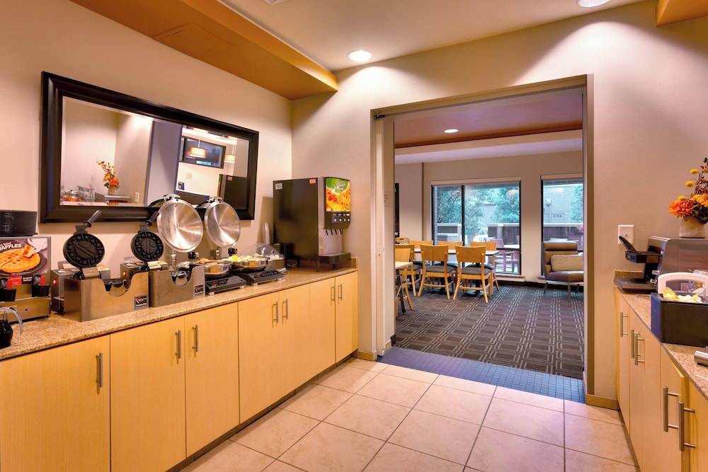TownePlace Suites by Marriott Omaha West - photo 20