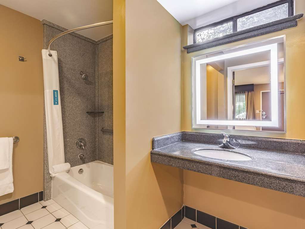 La Quinta Inn & Suites by Wyndham San Francisco Airport West - photo 49